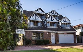 Ainslie Manor Guest House